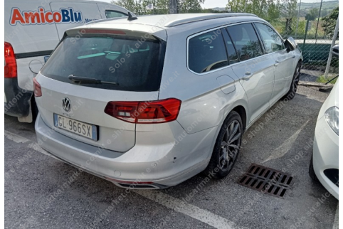 2022 Volkswagen Passat, Benzinas / Elektra